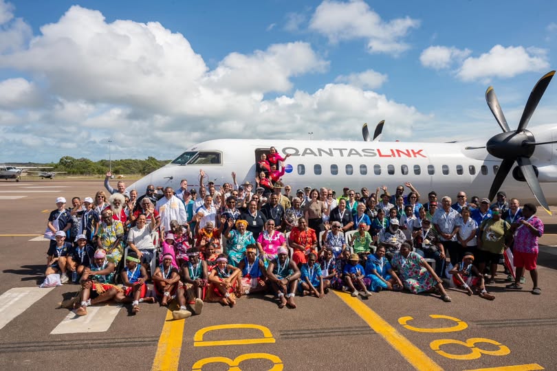 QANTAS Plane offical Horn Island Ngurupai.jpg