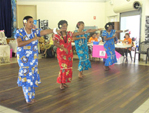 Market dancers